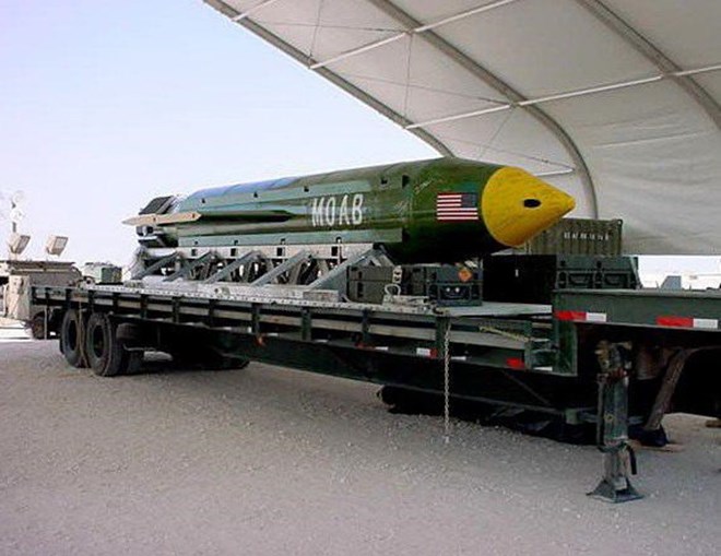 Um exemplar da bomba GBU-43