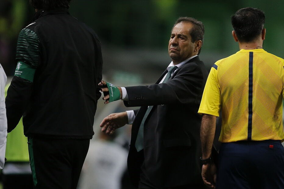 leões, sporting, futebol, desporto, dirigente, banca, Filipe Vieira, Benfica, ataque