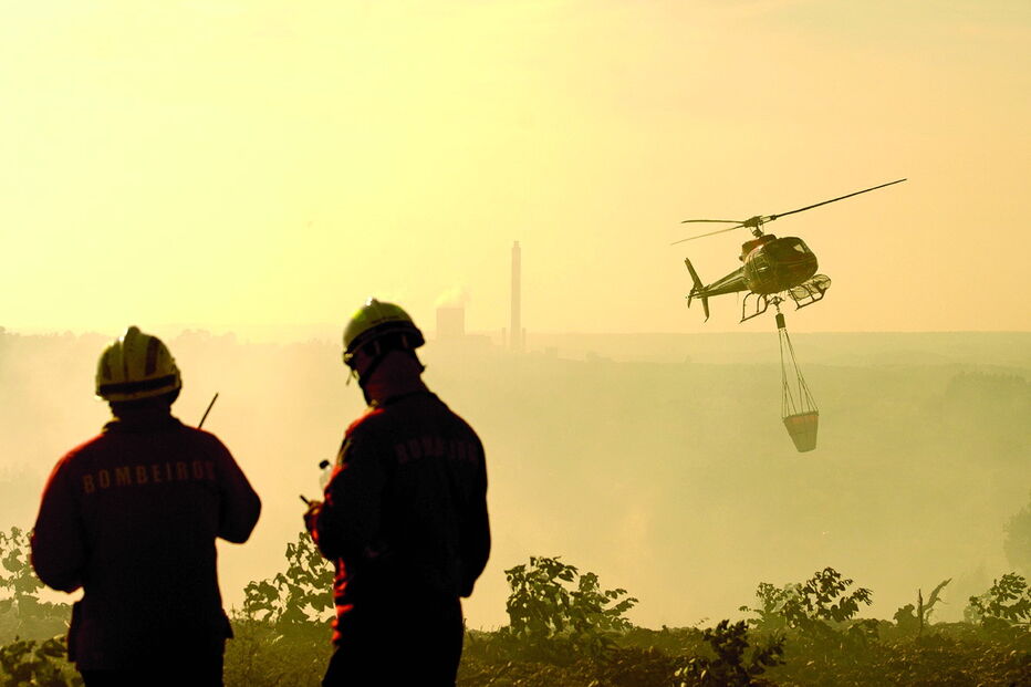 Quarenta pilotos de helicópteros exigem receber verba em dívida para combaterem os fogos do verão de 2017       