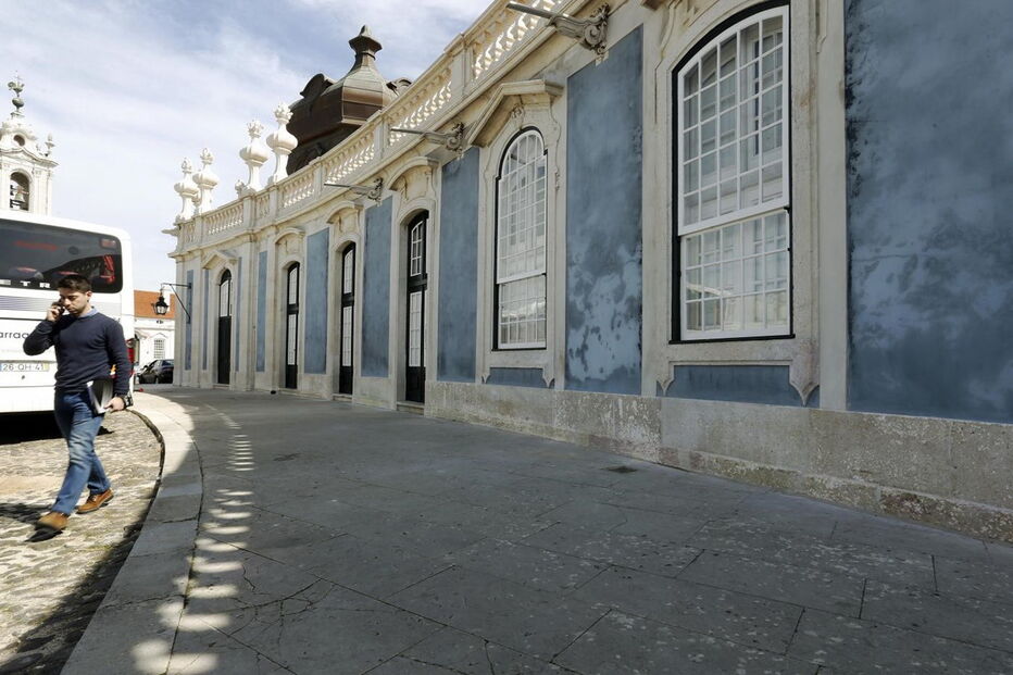 O aspeto ‘manchado’ do Palácio de Queluz tem suscitado algumas críticas, mas é assim que vai ficar   