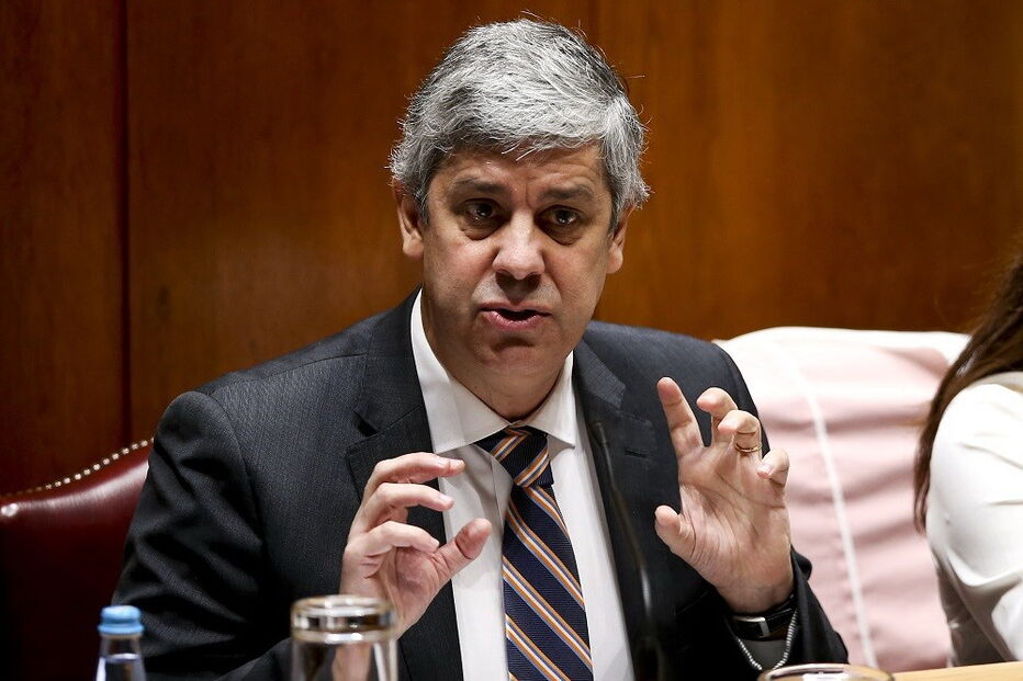 contas, RTP, aprovação, 2015, canal, público, Ministério das Finanças, Mário Centeno, governo, António Costa, atraso