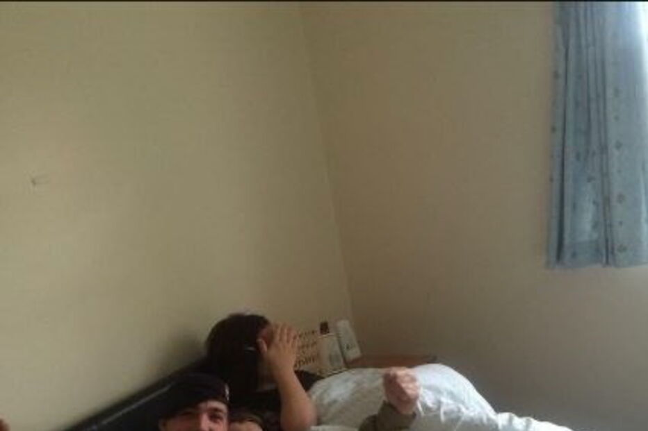 Soldados divulgavam fotos explícitas com mulheres que levavam de forma ilegal para as bases militares