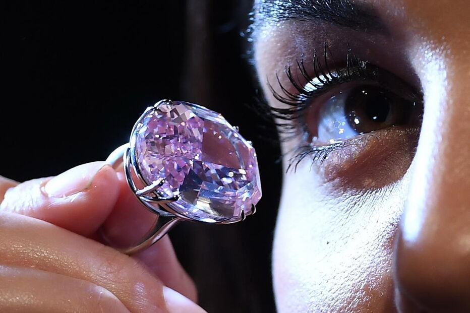 Diamante 'Pink Star' foi vendido em leilão por 66,8 milhões de euros