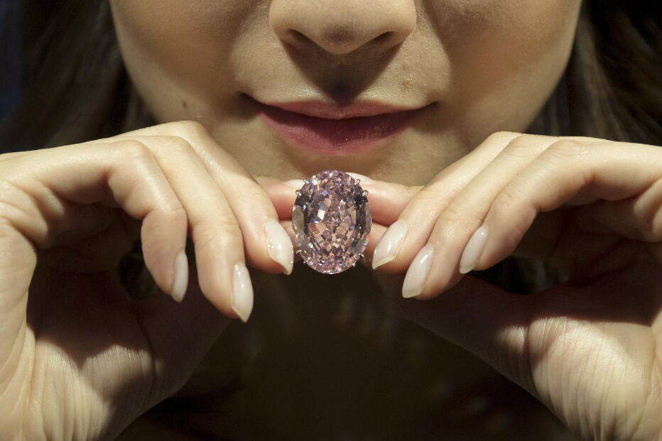Diamante 'Pink Star' foi vendido em leilão por 66,8 milhões de euros