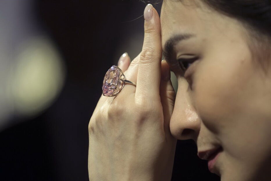 Diamante 'Pink Star' foi vendido em leilão por 66,8 milhões de euros
