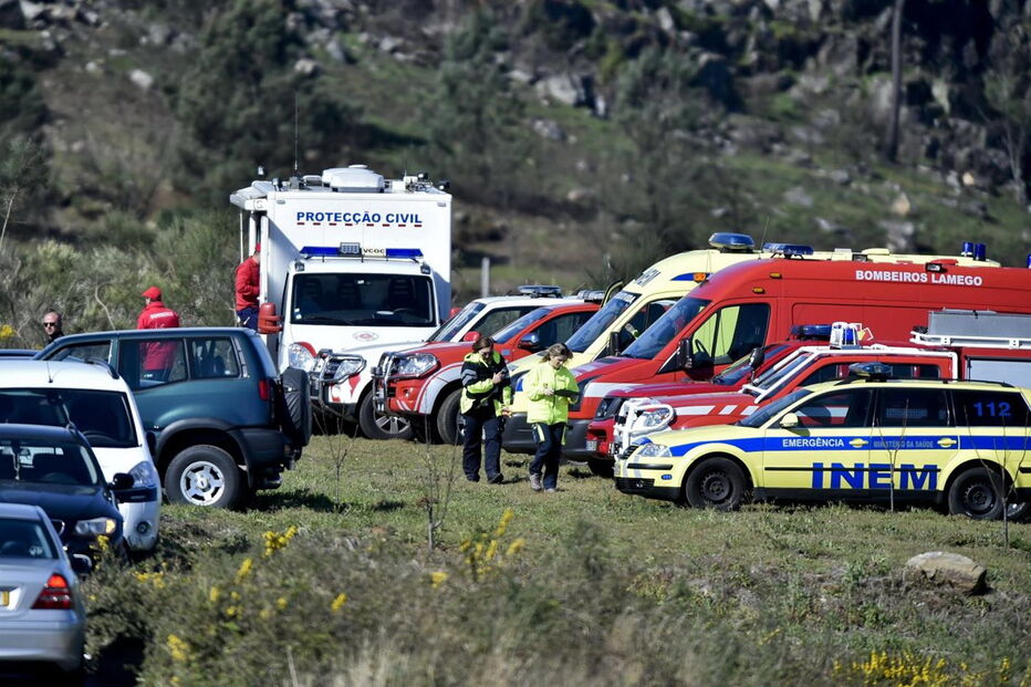 No local continuam mais de 80 operacionais, apoiados por 9 viaturas, de 9 entidades diferentes