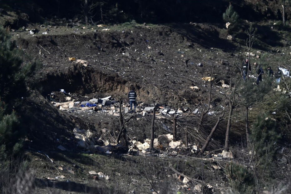 No local continuam mais de 80 operacionais, apoiados por 9 viaturas, de 9 entidades diferentes