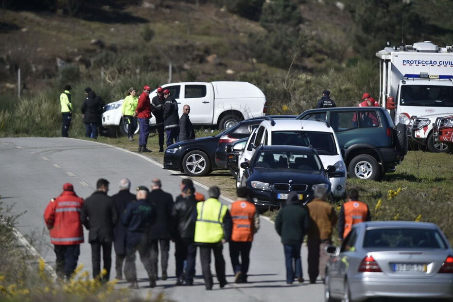 No local continuam mais de 80 operacionais, apoiados por 9 viaturas, de 9 entidades diferentes