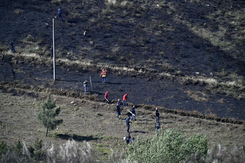 No local continuam mais de 80 operacionais, apoiados por 9 viaturas, de 9 entidades diferentes