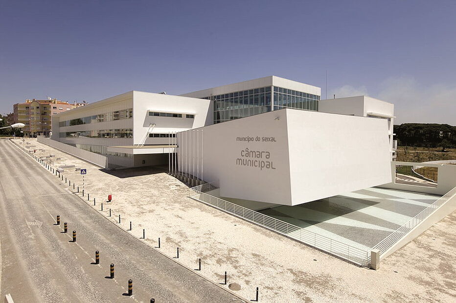 autoridades locais, política, Joaquim Santos, presidente da Câmara do Seixal, IVA, Escola Básica Pedro Eanes Lobato, Direção Regional de Educação de Lisboa, ME, Estado, Ministério da Educação, Tribunal Administrativo e Fiscal de Almada, Câmara do Seixal, DREL