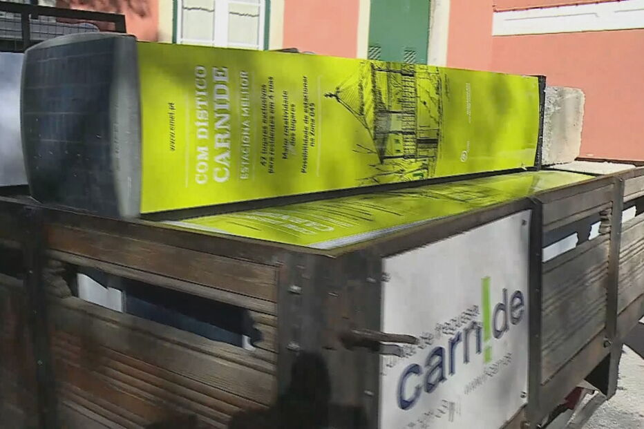 Moradores de Carnide arrancam parquimetros da EMEL em protesto