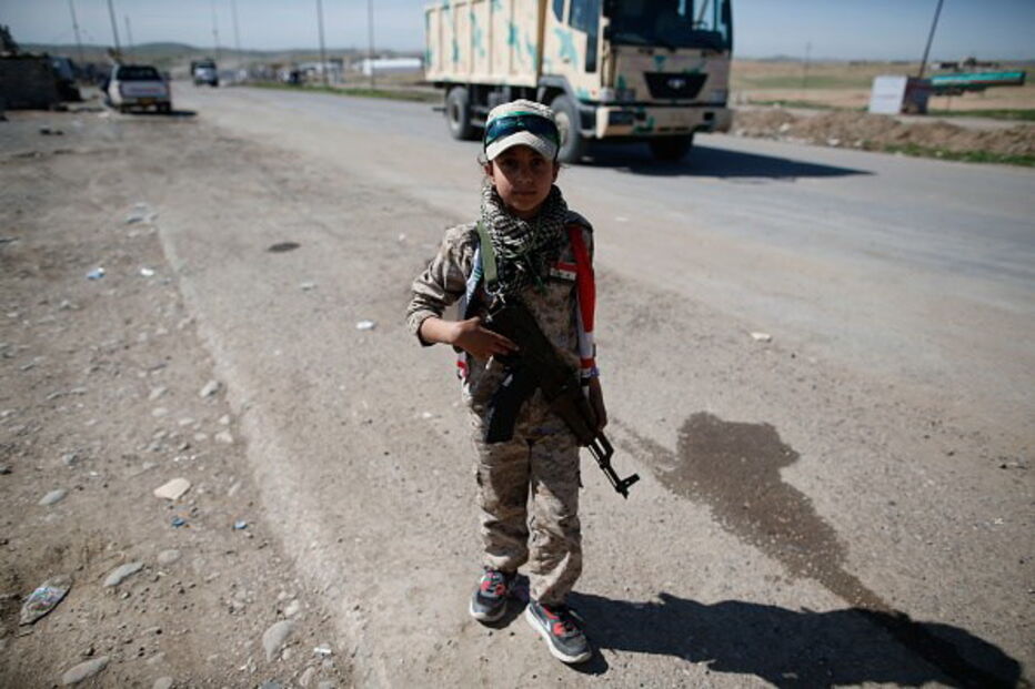 Crianças recebm treino militar do Daesh