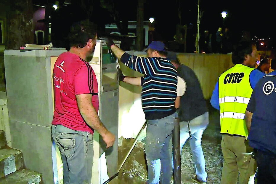 Parquímetros da EMEL no centro histórico de Carnide voltaram a ser colocados ontem à noite