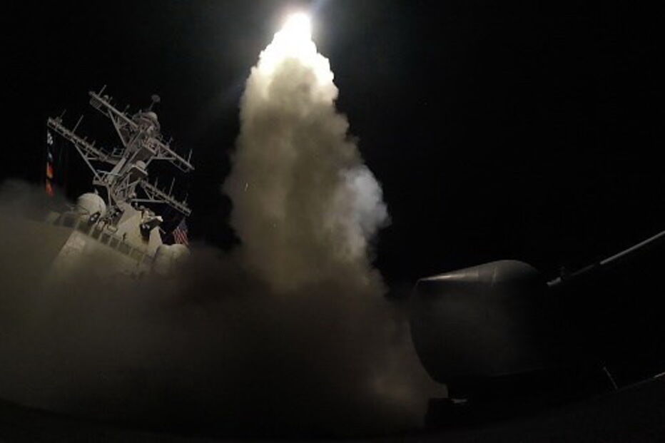 O presidente dos EUA, Donald Trump, ordenou um ataque contra uma base militar utilizada pelas forças do presidente da Siría, Bashar al-Assad, junto à cidade de Homs