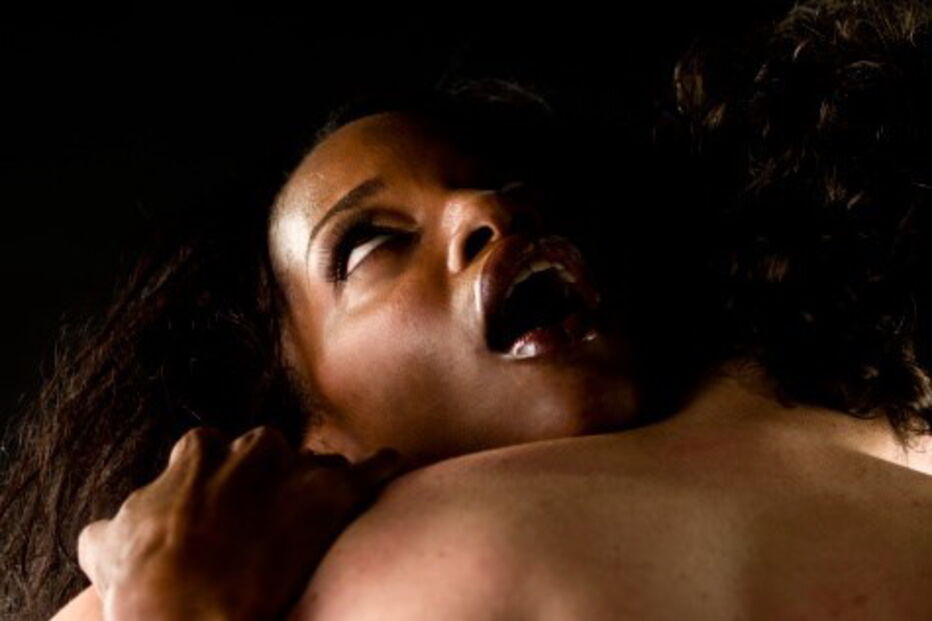 Mulher atinge orgasmo