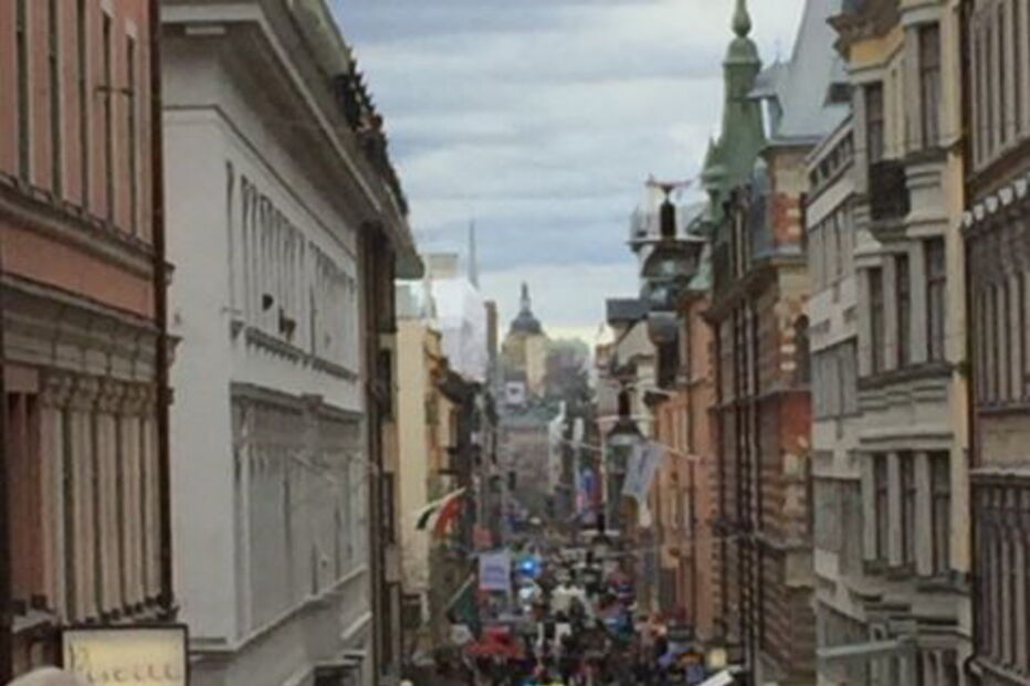 Grande aparato em Estocolmo após camião atropelar várias pessoas