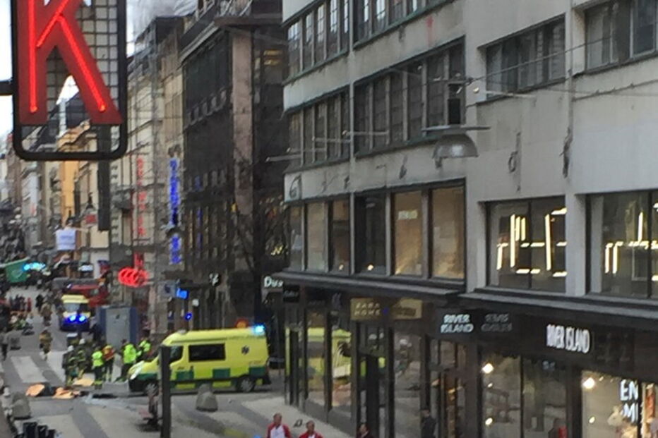 2017-04-07_14_47.04 2017-04-07T133222Z_942777243_RC1AAF68BB80_RTRMADP_3_SWEDEN-ATTACK.JPG