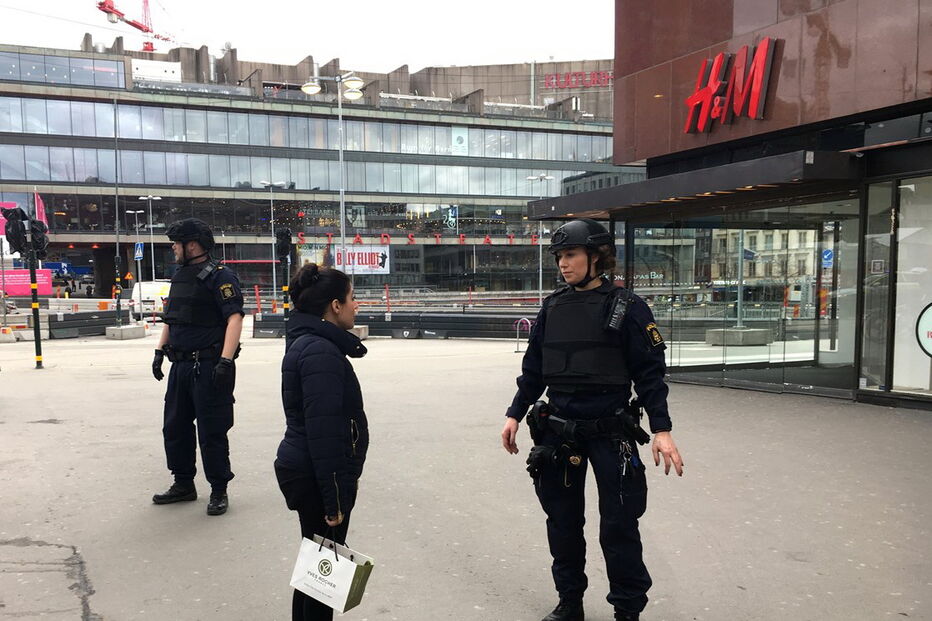 2017-04-07_14_48.45 2017-04-07T134215Z_827123820_RC1A5BEA80F0_RTRMADP_3_SWEDEN-ATTACK.JPG