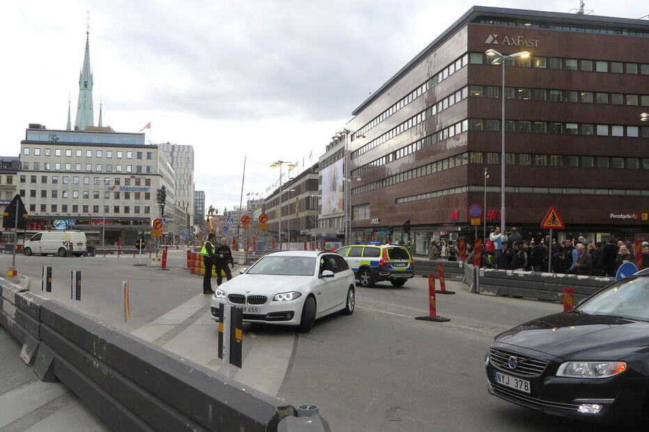 2017-04-07_15_00.42 2017-04-07T135826Z_1100900127_UP1ED4712TD2P_RTRMADP_3_SWEDEN-ATTACK.JPG