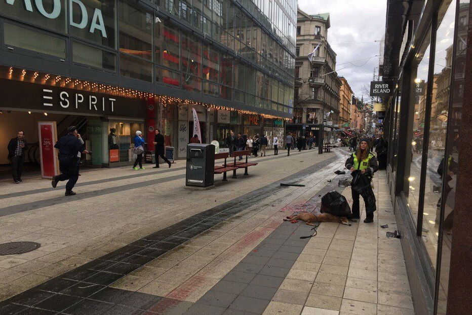 Número indeterminado de mortos e feridos em Estocolmo.