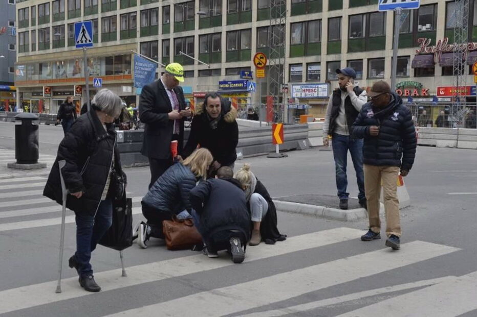 Pelo menos três mortos em Estocolmo após ataque com camião