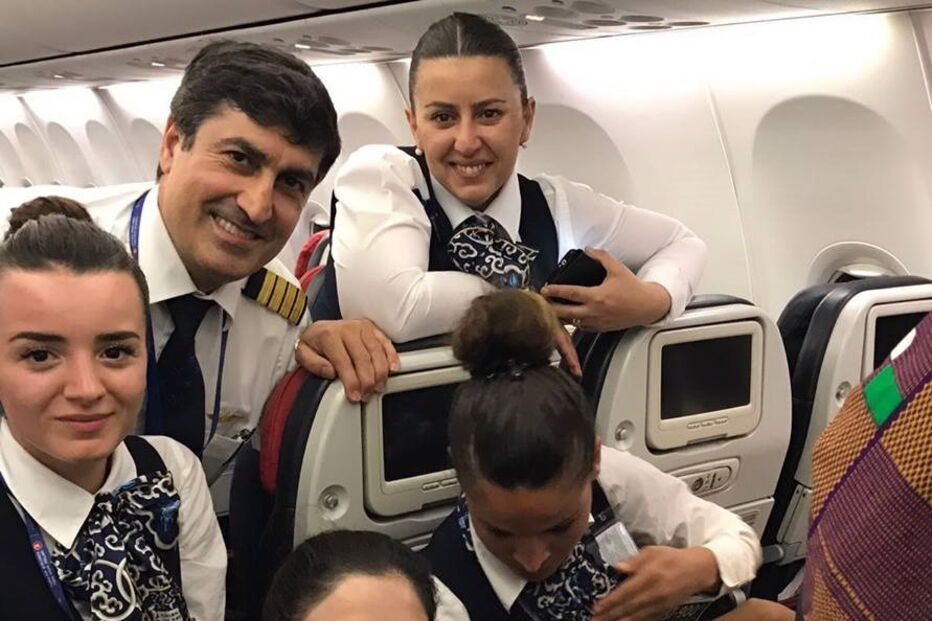 Turkish Airlines, Conacri, Istambul, Burkina Faso, bebé, avião
