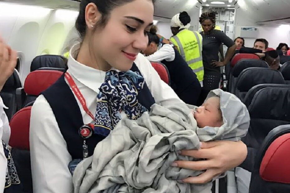 Turkish Airlines, Conacri, Istambul, Burkina Faso, bebé, avião