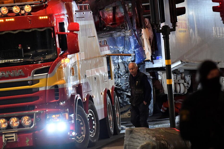 Camião usado no ataque é retirado