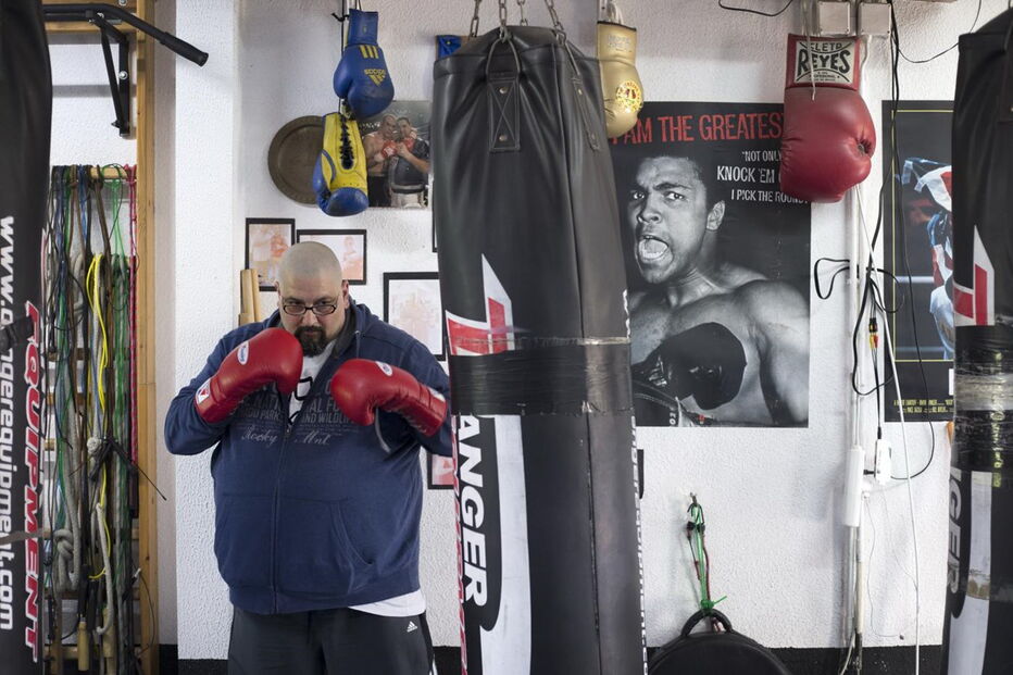Paulo Seco tem 46 anos e lidera uma academia de boxe no Casal Ventoso, em Lisboa