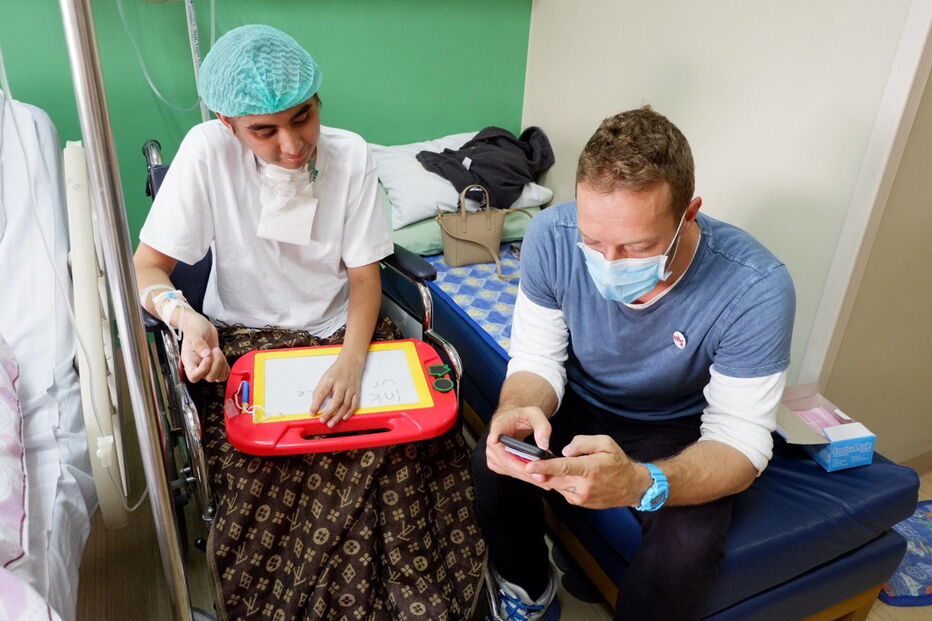 Chris Martin, Coldplay, Filipinas, fã, cancro, doente