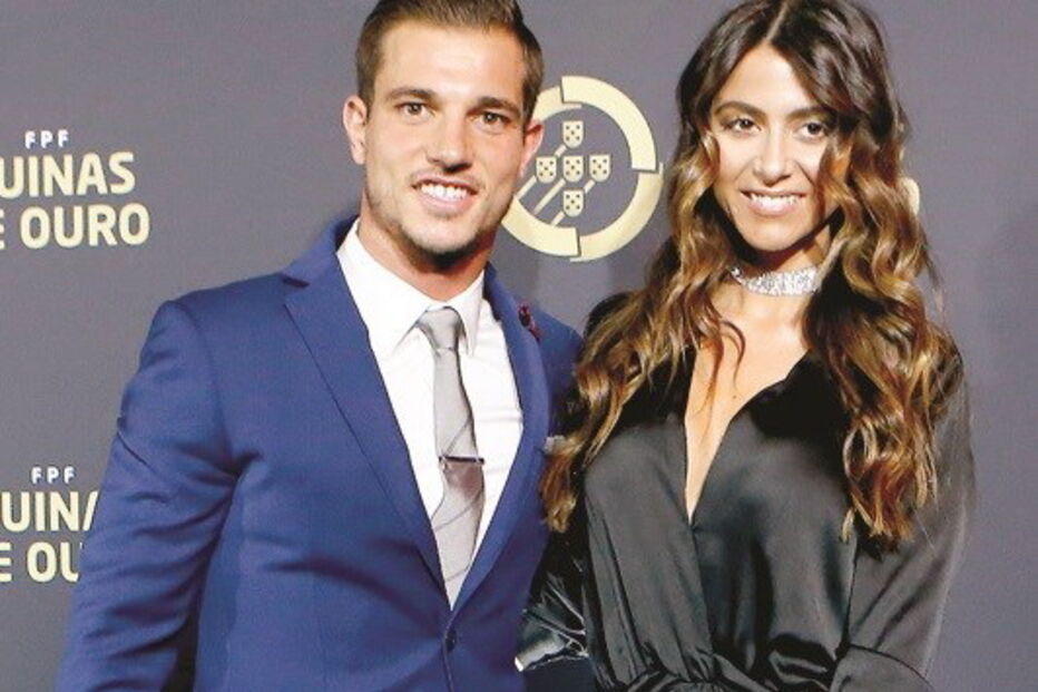 Cédric, jogador, futebol, sporting, redes sociais, ousada, sensual, decotes, Southampton