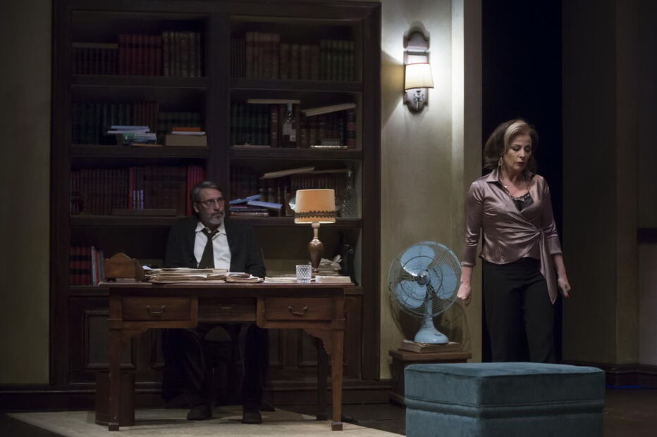 Diogo Infante e Alexandra Lencastre no palco do Teatro da Trindade, com a peça ‘Quem Tem Medo de Virginia Woolf?’  