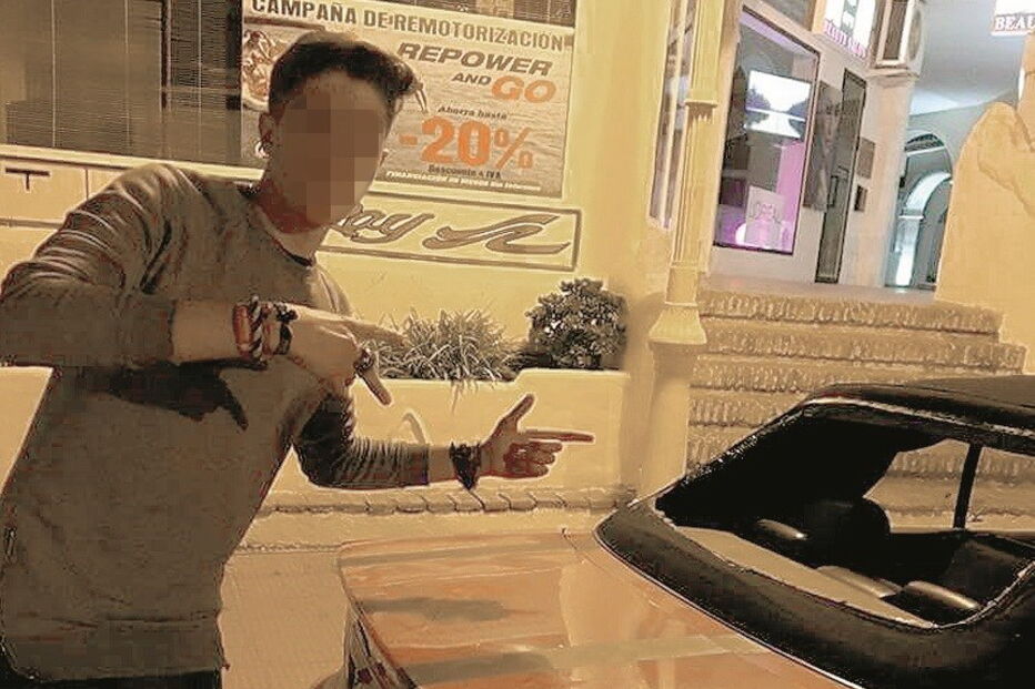 Imagens junto ao Hotel Camino Real mostram vandalismo até com carros  