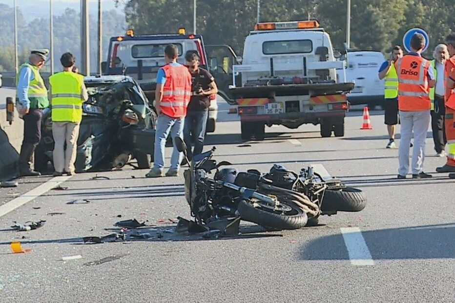 A1, Carvalhos, Bombeiros Voluntários dos Carvalhos, acidente, Vila Nova de Gaia, Comando Distrital de Operações e Socorro