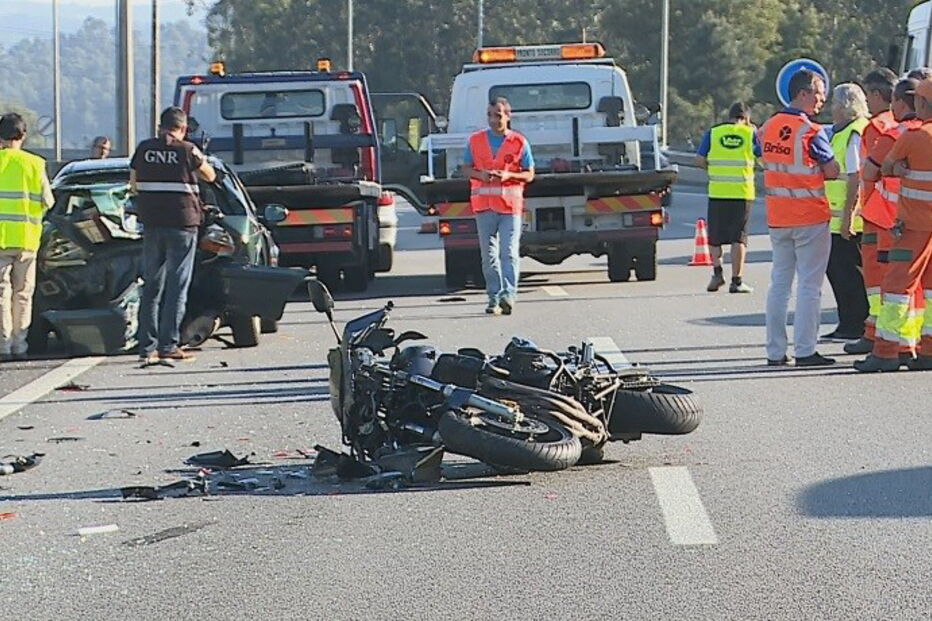 A1, Carvalhos, Bombeiros Voluntários dos Carvalhos, acidente, Vila Nova de Gaia, Comando Distrital de Operações e Socorro