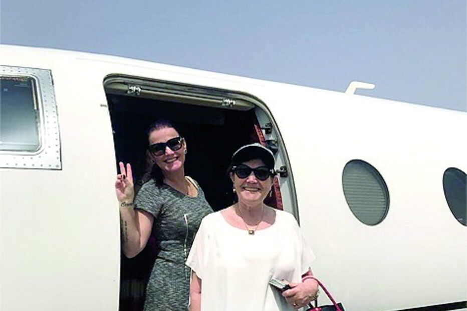 Dolores Aveiro no jato privado do filho 
