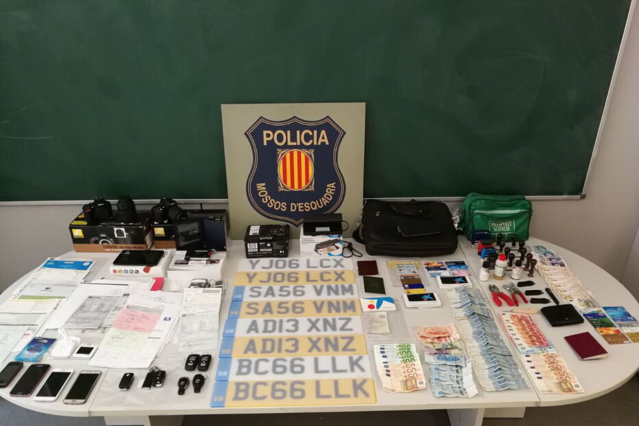 Na operação foram detidas quatro pessoas: três homens e uma mulher