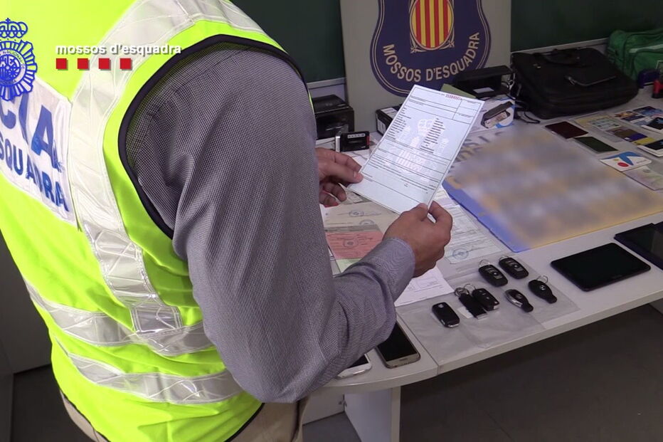 Na operação foram detidas quatro pessoas: três homens e uma mulher