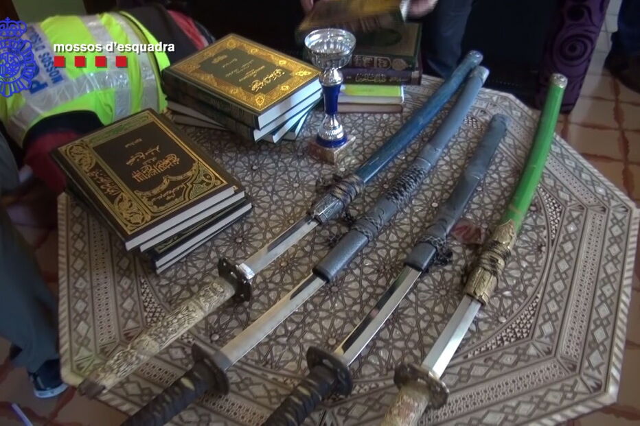 Na operação foram detidas quatro pessoas: três homens e uma mulher