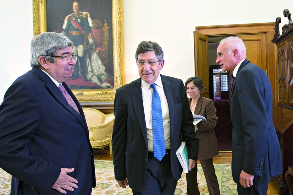 Ferro Rodrigues recebeu Carlos Magno (presidente da ERC) e Arons de Carvalho (vice-presidente) no início deste mês 