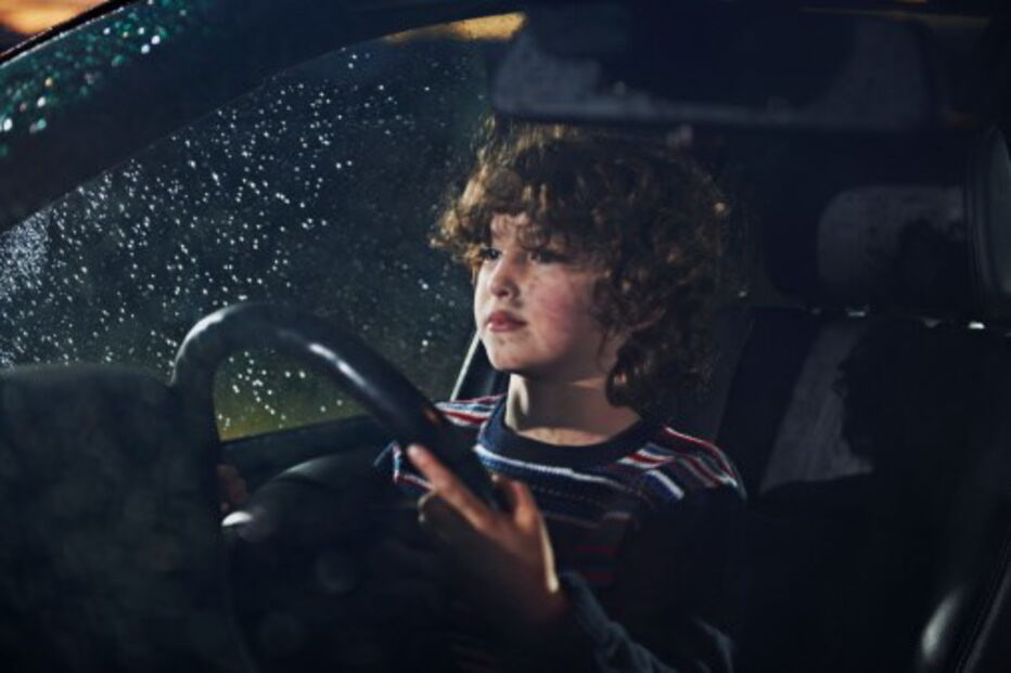 Menino de oito anos roubou carro aos pais e levou a irmã a um restaurante