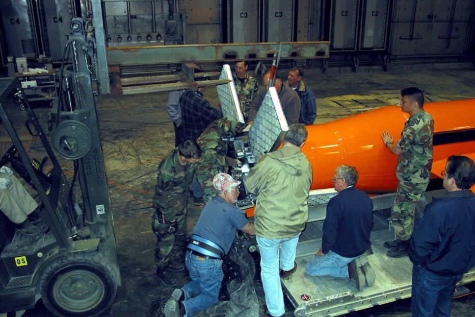 A GBU-43, bomba lançada pelos EUA no Afeganistão