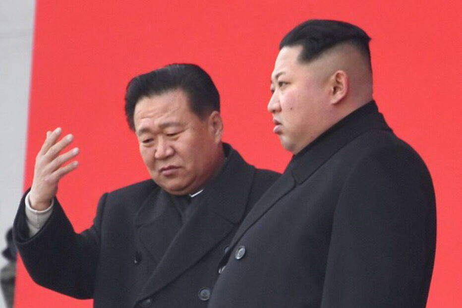 Choe Ryong-Hae, o número dois do regime norte-coreano e Kim Jong-Un, o líder do país