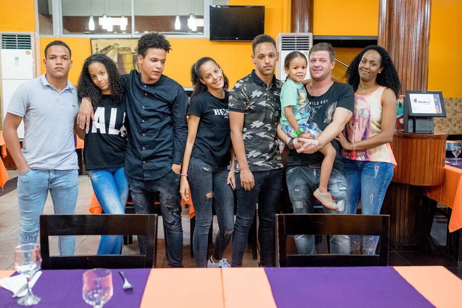 Cinco gémeos angolanos nasceram há 15 anos no Hospital S. João, no Porto