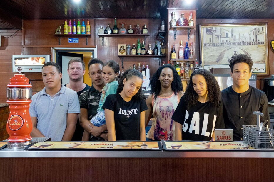 Cinco gémeos angolanos nasceram há 15 anos no Hospital S. João, no Porto