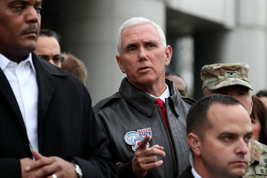 Mike Pence na Zona Desmilitarizada (DMZ), entre a Coreia do Norte e a Coreia do Sul
