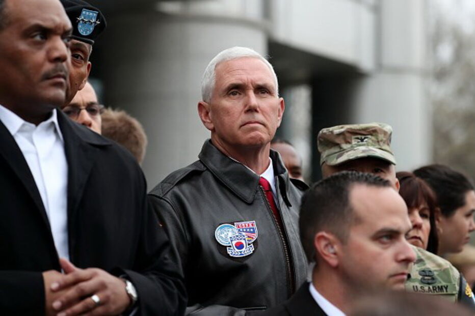 Mike Pence na Zona Desmilitarizada (DMZ), entre a Coreia do Norte e a Coreia do Sul