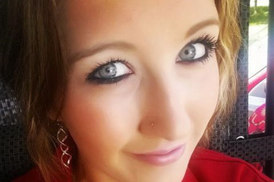 Jessica Storer e o marido, Derreck, organizaram uma festa para os alunos menores em sua casa