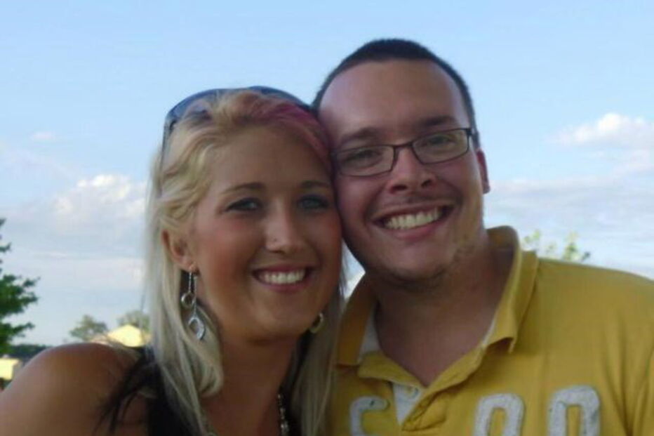 Jessica Storer e o marido, Derreck, organizaram uma festa para os alunos menores em sua casa