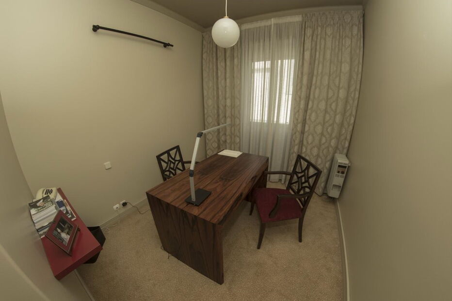 Escritório e sala de estar da suíte